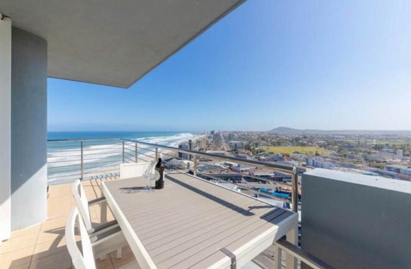 2 Bedroom Property for Sale in Bloubergstrand Western Cape